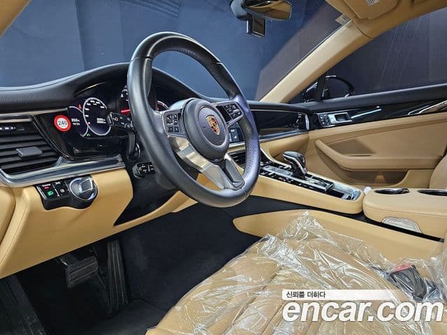 Porsche Panamera 2018 — ფოტო 8/20