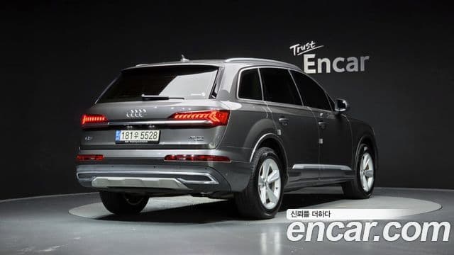 Audi Q7 2021 — Şəkil 12/20