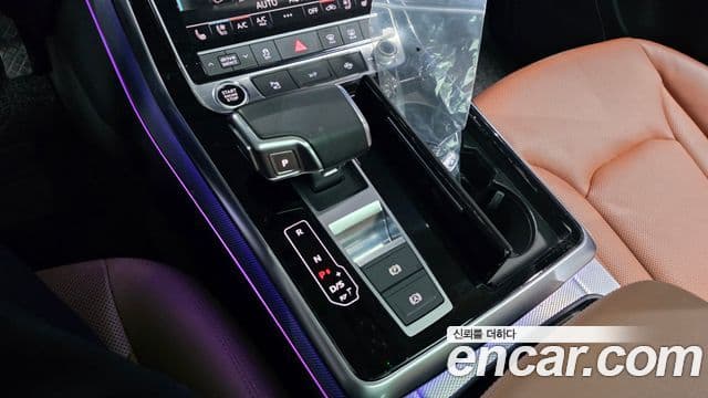 Audi Q7 2021 — Şəkil 10/20
