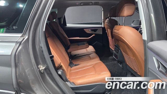 Audi Q7 2021 — Şəkil 8/20