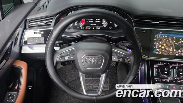 Audi Q7 2021 — Şəkil 13/20