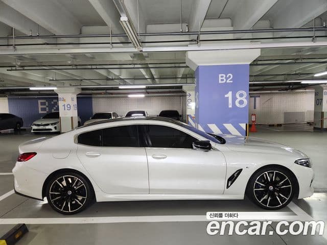 BMW 8 Series 2022 — Photo 20/20