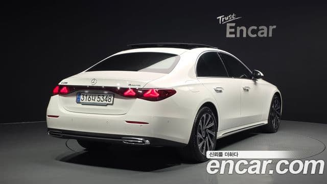 Mercedes-Benz E-Class 2024 — ფოტო 2/20