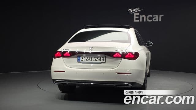 Mercedes-Benz E-Class 2024 — ფოტო 4/20