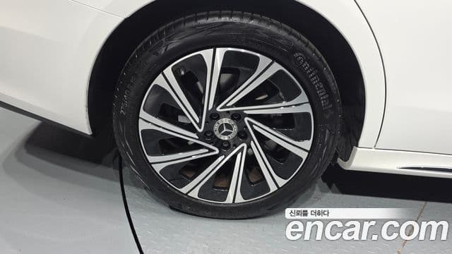 Mercedes-Benz E-Class 2024 — ფოტო 5/20