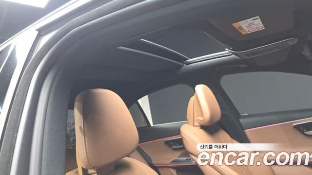 Mercedes-Benz E-Class 2024 — ფოტო 17/20