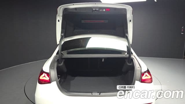 Mercedes-Benz E-Class 2024 — ფოტო 20/20