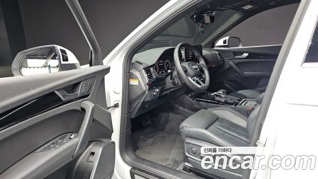 Audi Q5 2022 — Şəkil 10/20