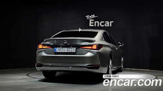 Lexus ES300h 2025 — ფოტო 4/20