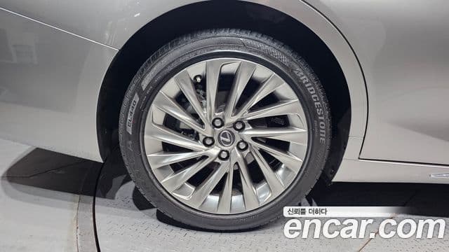 Lexus ES300h 2025 — ფოტო 5/20
