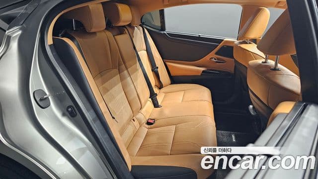 Lexus ES300h 2025 — ფოტო 11/20