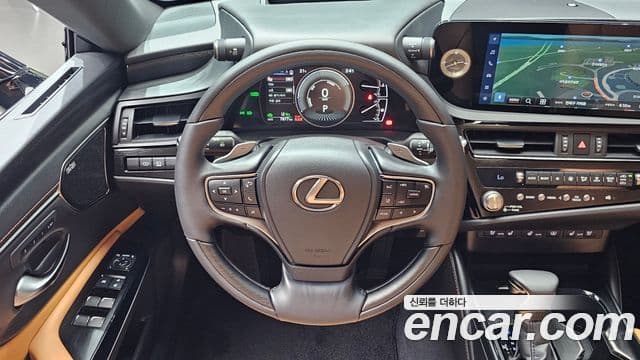 Lexus ES300h 2025 — ფოტო 13/20