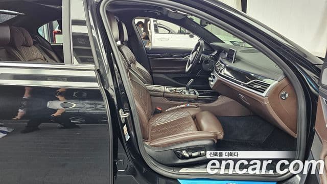 BMW 7 Series 2021 — Photo 2/20