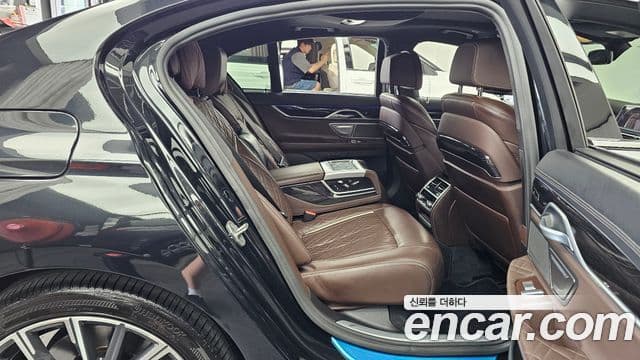 BMW 7 Series 2021 — Photo 18/20