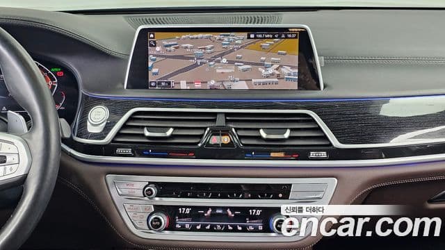 BMW 7 Series 2021 — Photo 8/20