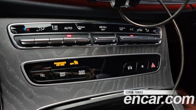 Mercedes-Benz E-Class 2022 — Şəkil 19/20