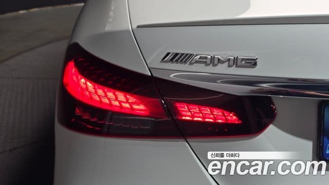 Mercedes-Benz E-Class 2022 — Photo 6/33