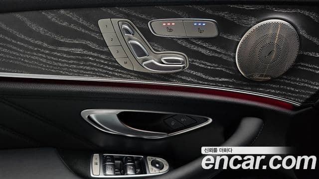 Mercedes-Benz E-Class 2022 — Photo 5/33
