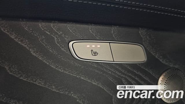 Mercedes-Benz E-Class 2022 — Photo 27/33