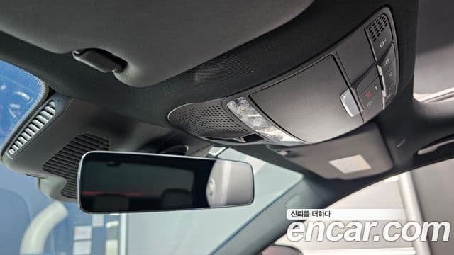 Mercedes-Benz E-Class 2022 — Photo 31/33