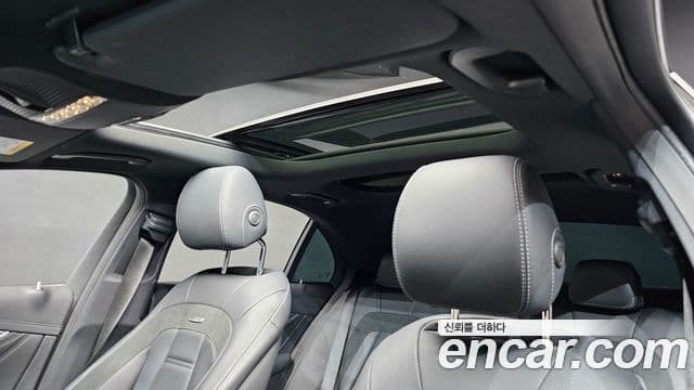 Mercedes-Benz E-Class 2022 — Photo 10/33