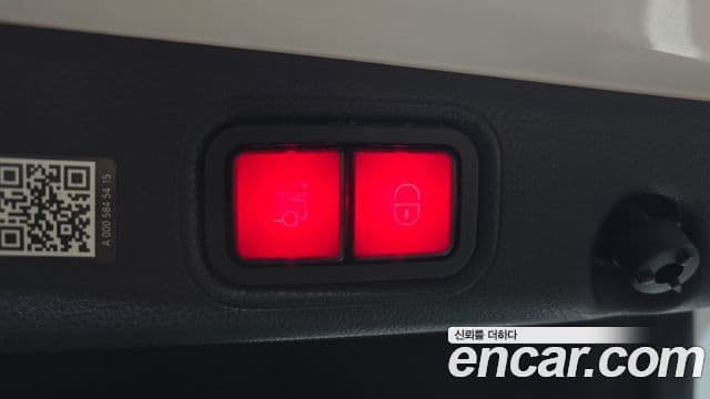 Mercedes-Benz E-Class 2022 — Photo 26/33