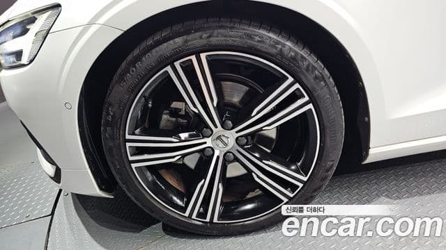 Volvo S60 2021 — фото 5 из 20