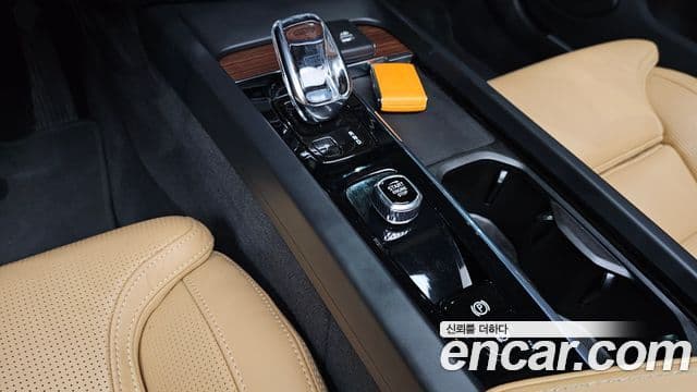 Volvo S60 2021 — фото 9 из 20