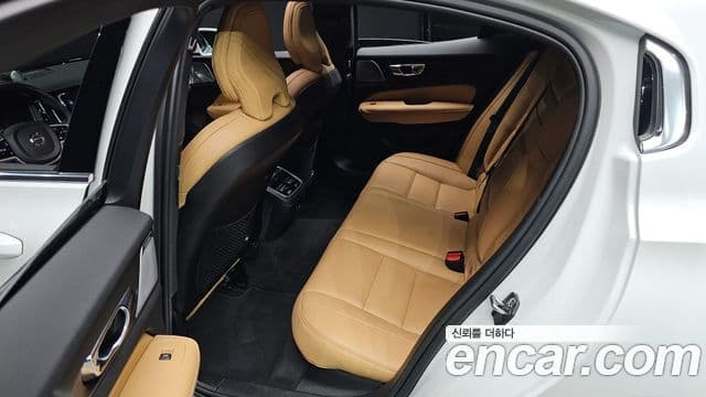 Volvo S60 2021 — фото 12 из 20