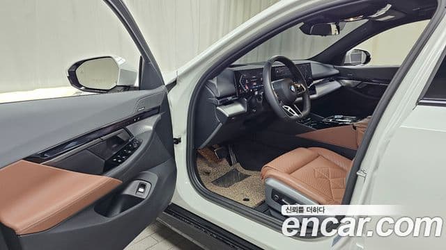 BMW 5 Series 2025 — ფოტო 10/20