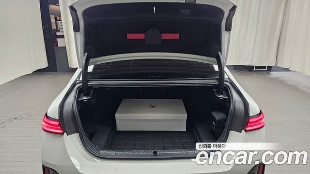 BMW 5 Series 2025 — ფოტო 18/20
