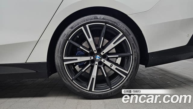 BMW 5 Series 2025 — Photo 22/31