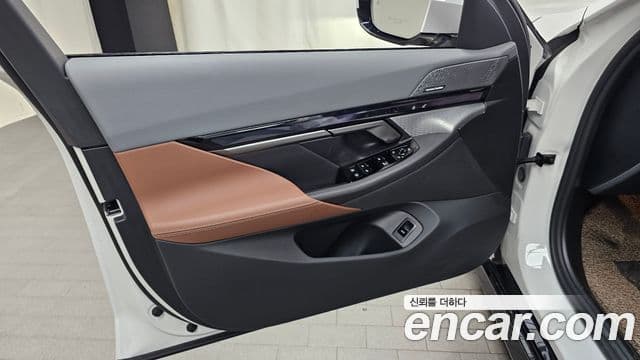 BMW 5 Series 2025 — Photo 8/31