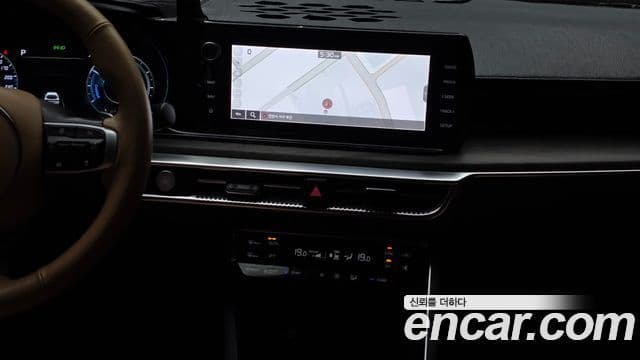 Kia K5 2021 — ფოტო 15/20
