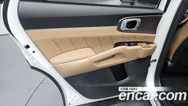 Kia Sorento 2023 — Photo 22/34