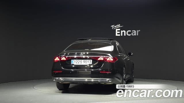 Mercedes-Benz E-Class 2025 — ფოტო 4/20