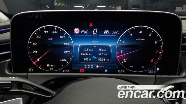 Mercedes-Benz E-Class 2025 — ფოტო 8/20