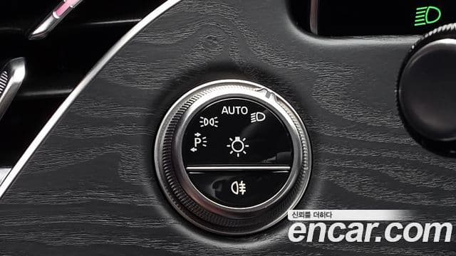Mercedes-Benz E-Class 2025 — ფოტო 18/20