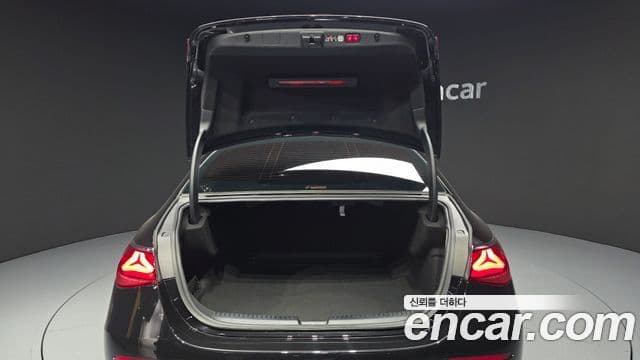 Mercedes-Benz E-Class 2025 — ფოტო 20/20