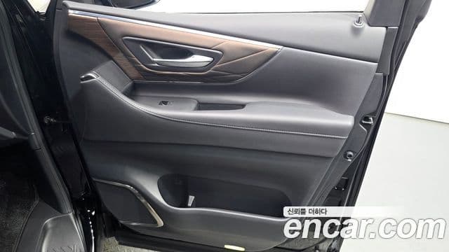 Toyota Alphard 2024 — Photo 16/35