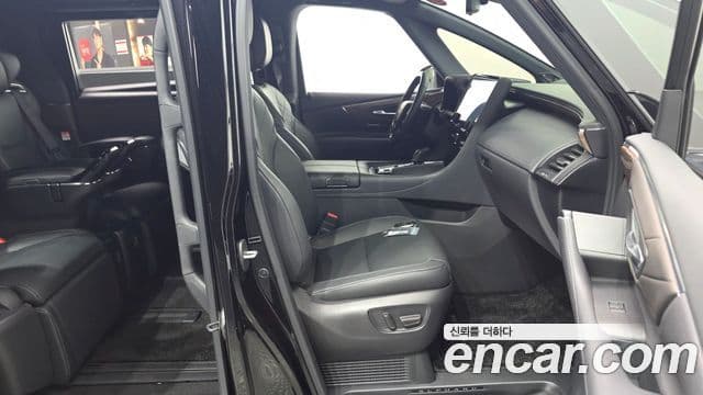 Toyota Alphard 2024 — Photo 27/35