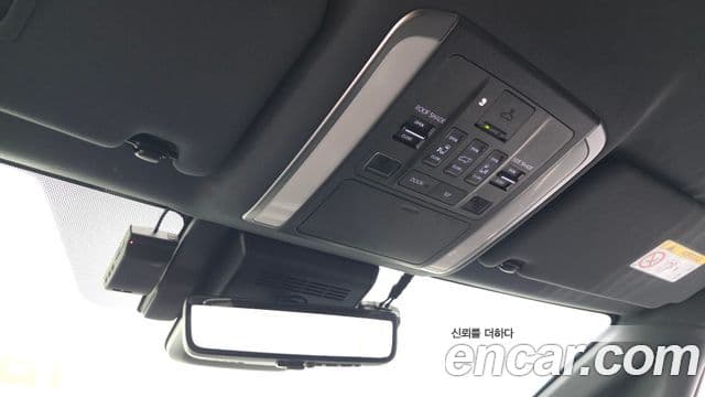 Toyota Alphard 2024 — Photo 30/35