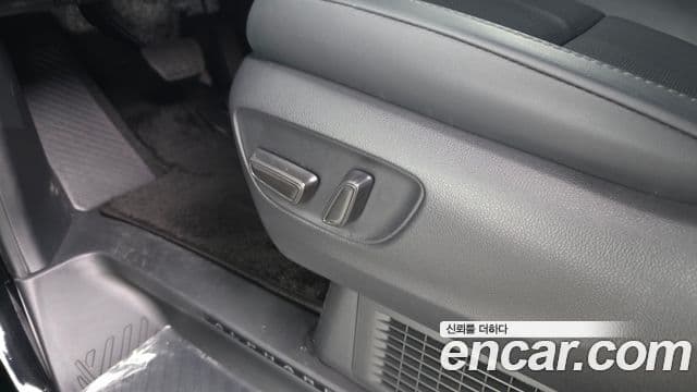 Toyota Alphard 2024 — Photo 32/35