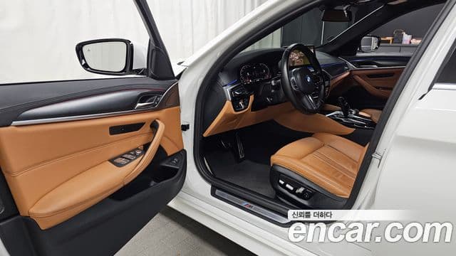 BMW 5 Series 2023 — Фото 10/20