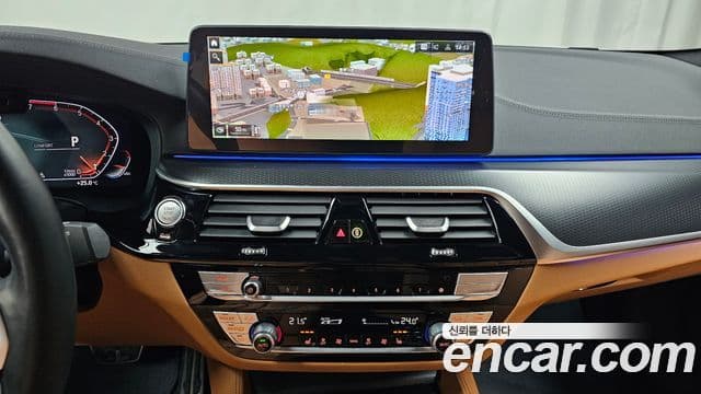 BMW 5 Series 2023 — Фото 12/20