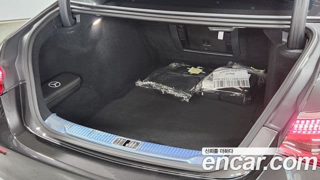 Mercedes-Benz S-Class 2024 — Photo 4/20
