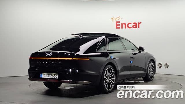 Hyundai Grandeur 2023 — ფოტო 2/20