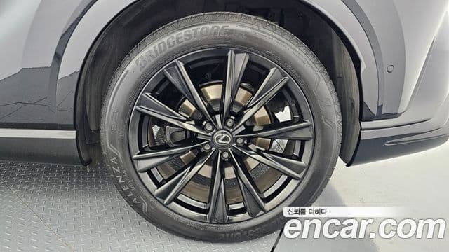 Lexus RX500h 2024 — Photo 13/35