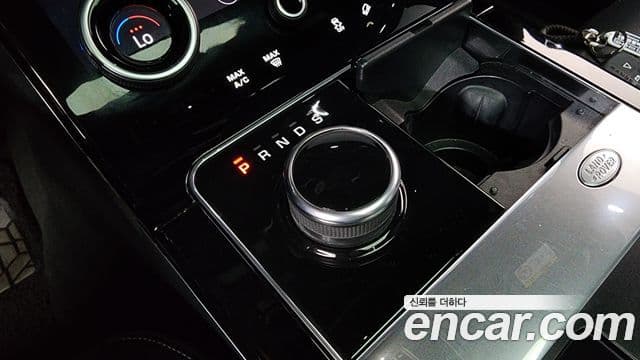 Land Rover Range Rover Velar 2018 — Şəkil 9/20
