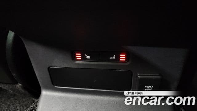 Land Rover Range Rover Velar 2018 — Şəkil 12/20